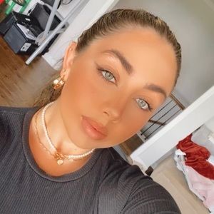 Meet your Posher, Carlee